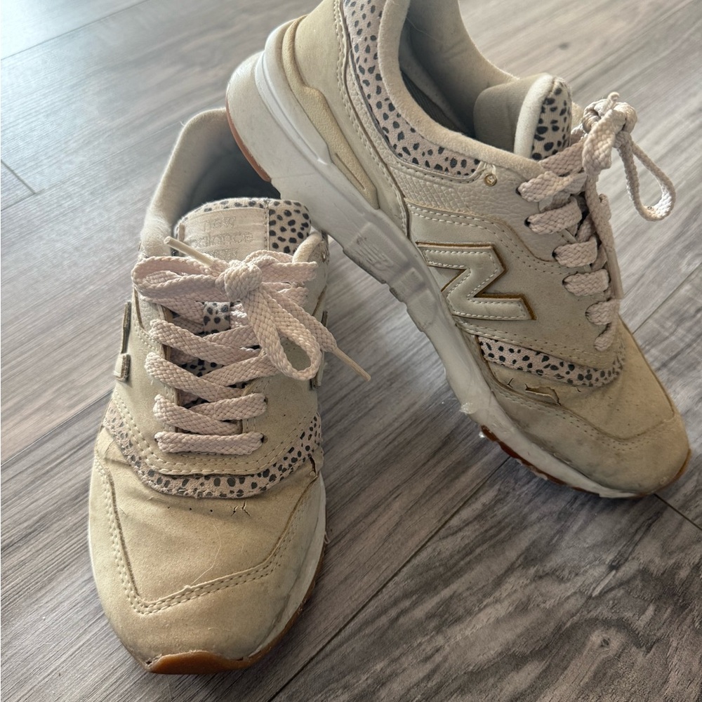 New Balance Women's Beige and Black Sneakers